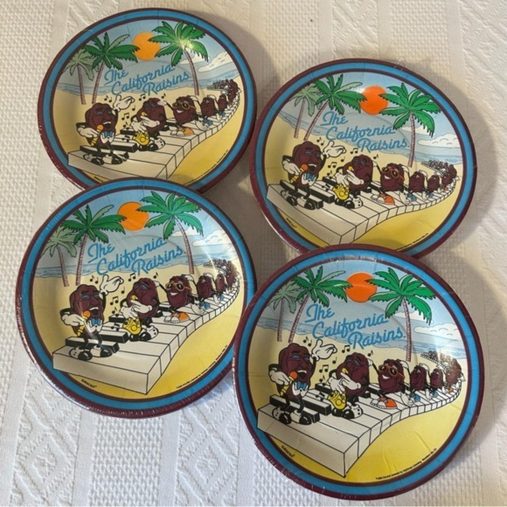Vintage NWT Lot of 4 packs of 8 California Raisins Paper Party Plates 7 inch